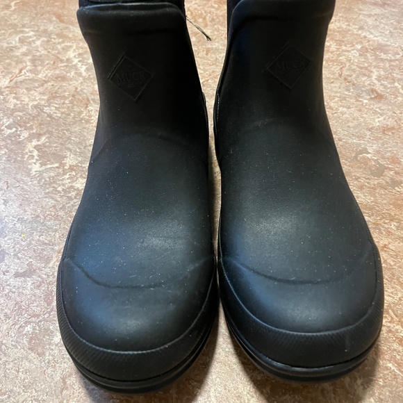 7.5 muck boots - Picture 3 of 4